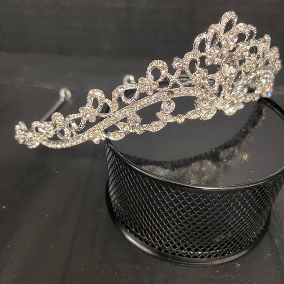 Silver Rhinestone Tiara for Special Occession - Picture 3 of 5